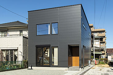 鈴木工務店の施工事例「街なかに建つ家」の画像