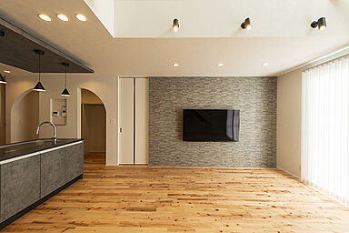 鈴木工務店の施工事例「街なかに建つ家」の画像2