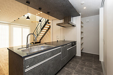 鈴木工務店の施工事例「街なかに建つ家」の画像5