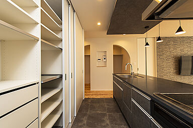 鈴木工務店の施工事例「街なかに建つ家」の画像6