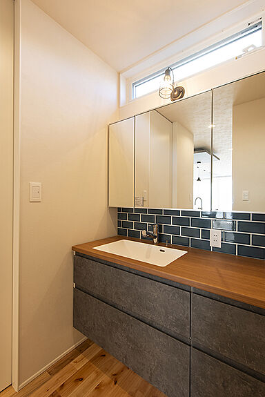 鈴木工務店の施工事例「街なかに建つ家」の画像7