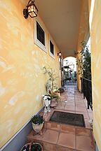 木の家スタイルの玄関 HaScasa(ハスカーサ)・ポラスグループの事例画像