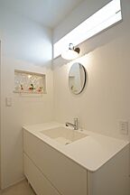 シンプルモダンスタイルの洗面所 HaScasa(ハスカーサ)・ポラスグループの事例画像