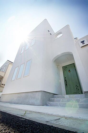 HaScasa(ハスカーサ)・ポラスグループの施工事例「木漏れ日が射す白い家【欧風モダン】」の画像