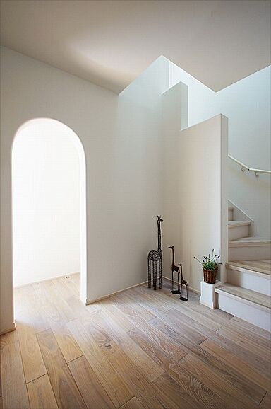 HaScasa(ハスカーサ)・ポラスグループの施工事例「光に包まれる白い家【欧風モダン】」の画像1