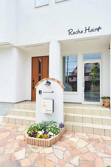 HaScasa(ハスカーサ)・ポラスグループの施工事例「シンプルでやわらかい美容室併用住宅【店舗併用住宅】」の画像1