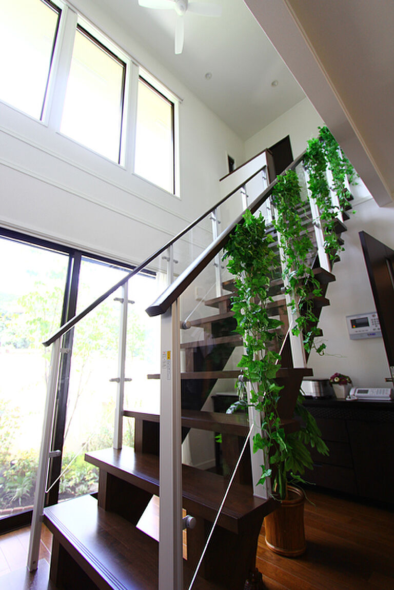 株式会社ビーバーハウス注文住宅レストの公式画像_階段3