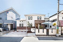 株式会社ビーバーハウス注文住宅レストの施工事例「【フレンチカントリー風】中庭のある家」の画像