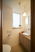 木の家スタイルのトイレ LOHAS studio の新築【LOHASTA home】の事例画像