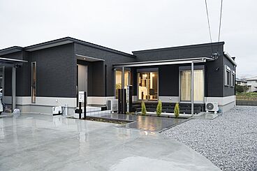 タマホーム株式会社 本宮支店の施工事例「S字型の間取りで採光を確保した平屋」の画像