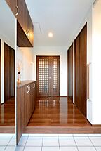 ホテルライクスタイルの玄関 タマホーム株式会社 山形営業所の事例画像