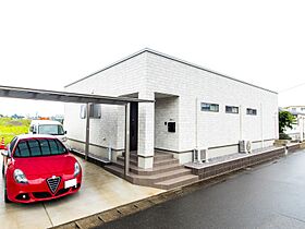 タマホーム株式会社 高崎支店の施工事例「外からみえないテラスでリラックス 動線もよく快適な平屋の家」のメイン画像