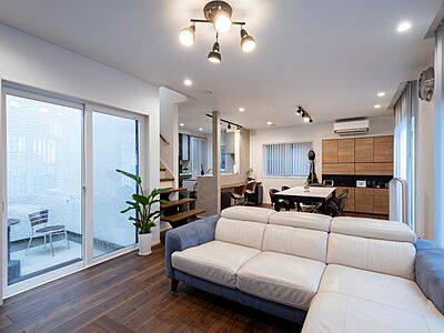 シンプルモダンスタイルのリビング タマホーム株式会社 徳島支店の事例画像