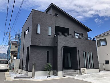 タマホーム株式会社 仙台支店の施工事例「オプションとの差額の少なさも評価。20代で叶えたカッコイイ住まい。」の画像