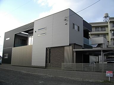 株式会社クワケンの施工事例「スタイリッシュなモダン住宅」の画像
