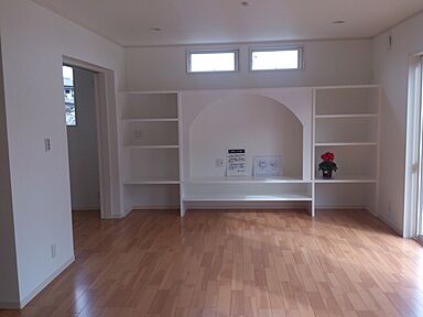 株式会社クワケンの施工事例「アンティークイメージのセンス光るお住まい」の画像3