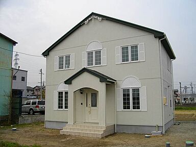 株式会社クワケンの施工事例「シンメトリ-の欧風住宅」の画像