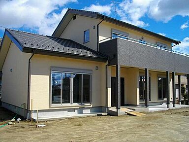 株式会社クワケンの施工事例「おちつきの外観、二世帯住宅」の画像