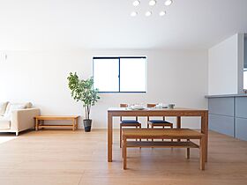 株式会社トスコの施工事例「南向きの土地を活かした陽が差し込む明るいLDKのある家」のメイン画像