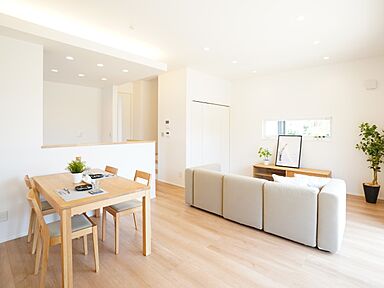株式会社トスコの施工事例「太陽光で発電できるエコな家」の画像1