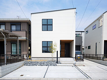 株式会社トスコの施工事例「南窓からの景色は遮る建物が無い開放感、空を広く高く見上げられる家/稲沢市西町」の画像