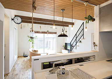 株式会社リバティーホームの施工事例「吹き抜けのあるシンプルモダン住宅」の画像3