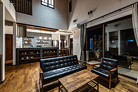 株式会社リバティーホームの施工事例「シンプルな片流れの外観。勾配天井のリビングがある家」の画像2