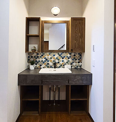 株式会社リバティーホームの施工事例「シンプルな片流れの外観。勾配天井のリビングがある家」の画像5