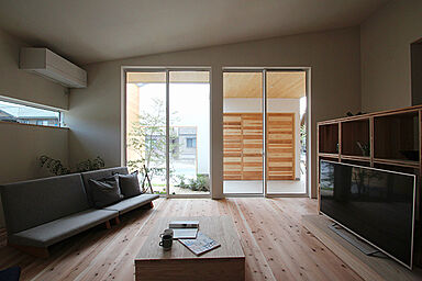 ハウスクラフト株式会社 【オンライン接客対応店】の施工事例「【平屋住宅×自然素材】機能的でシンプルな外観と、家族のぬくもりを感じる平屋の家」の画像1