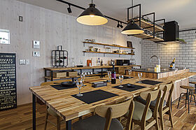 ハウスクラフト株式会社 【オンライン接客対応店】の施工事例「【ガレージ×二階リビング】ビルトインガレージと屋上リビングがある家」の画像1