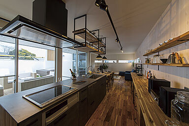 ハウスクラフト株式会社 【オンライン接客対応店】の施工事例「【ガレージ×二階リビング】ビルトインガレージと屋上リビングがある家」の画像4