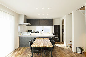 ハウスクラフト株式会社 【オンライン接客対応店】の施工事例「【建築家との家づくり】気取らず暮らせるシンプルな家」の画像1