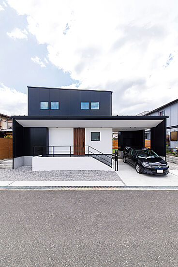 ハウスクラフト株式会社 【オンライン接客対応店】の施工事例「【ガレージのある暮らし】大収納と快適動線を考えた、家族5人で大らかに暮らせる家」の画像