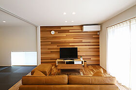 ハウスクラフト株式会社 【オンライン接客対応店】の施工事例「【ガレージのある暮らし】大収納と快適動線を考えた、家族5人で大らかに暮らせる家」の画像1