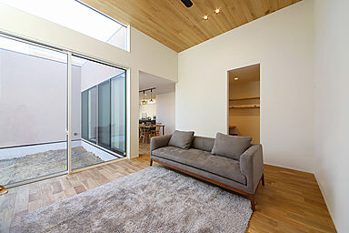 ハウスクラフト株式会社 【オンライン接客対応店】の施工事例「【平屋×中庭】暮らしをデザインした回遊動線のある平屋」の画像2