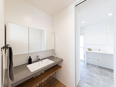 ハウスクラフト株式会社 【オンライン接客対応店】の施工事例「【30坪台の平屋】大きな窓が開放的な心地よい平屋」の画像9