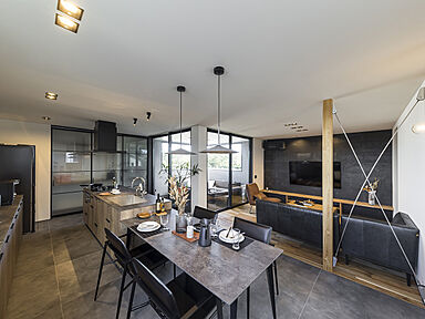 ハウスクラフト株式会社 【オンライン接客対応店】の施工事例「2階リビング×バルコニーのある家」の画像1