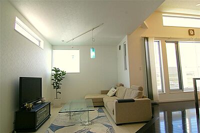 シンプルモダンスタイルのリビング 株式会社米澤工務店 堺支店の事例画像