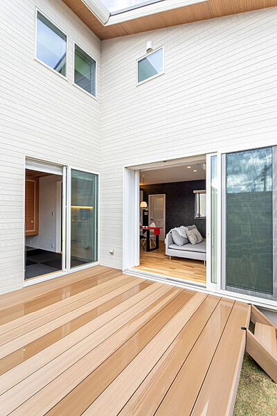 シンプルモダンスタイルのリビング 山陰の暮らしをもっと楽しく、快適に。|アート建工の事例画像