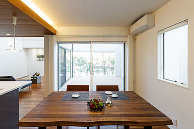 シンプルモダンスタイルのリビング 山陰の暮らしをもっと楽しく、快適に。|アート建工の事例画像