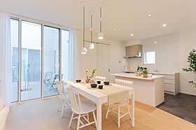 山陰の暮らしをもっと楽しく、快適に。|アート建工の施工事例「光と風が交差する中庭のある家」のメイン画像