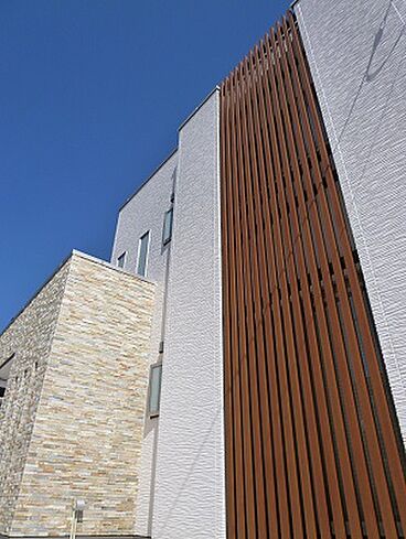 株式会社フジサワ建設の施工事例「無垢材を使ったスタイリッシュな家」の画像