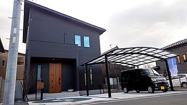 株式会社フジサワ建設の施工事例「スタイリッシュブラックデザインの家」の画像