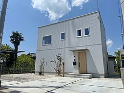 株式会社フジサワ建設の施工事例「四角いホワイトガルバの家」の画像