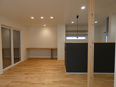 株式会社フジサワ建設の施工事例「四角いホワイトガルバの家」の画像1