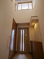 シンプルモダンスタイルの玄関 FPの家 相田建設の事例画像