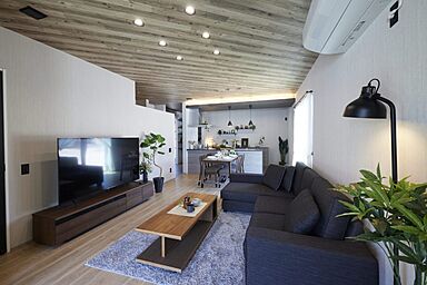 株式会社クレスの施工事例「2WAY動線と温もり溢れる住まい」の画像