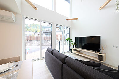 シンプルモダンスタイルのリビング 株式会社クレスの事例画像