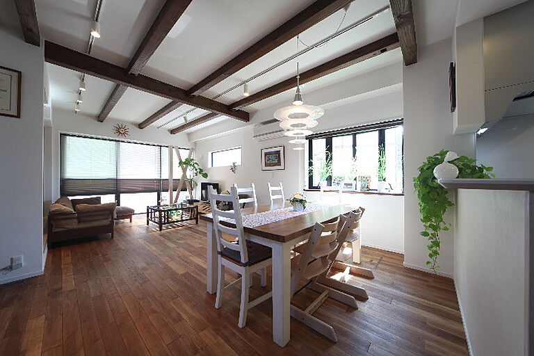 ソーラーホーム株式会社の公式画像_リビング2