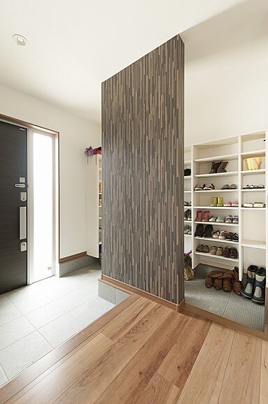 昭和ハウジング泉州の施工事例「釣り竿やたくさんの靴、ブーツが楽々収納できる土間収納のあるお家」の画像2